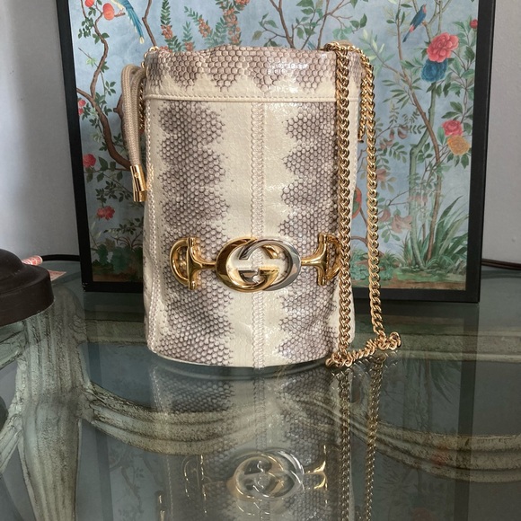 Gucci Zuni snakeskin mini bucket bag. - Picture 2 of 7